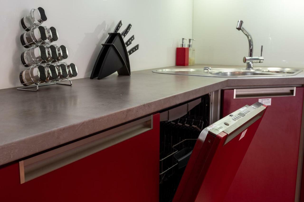 Days - Family 2bdr - Garage Parking - Balcony Apartment Prag