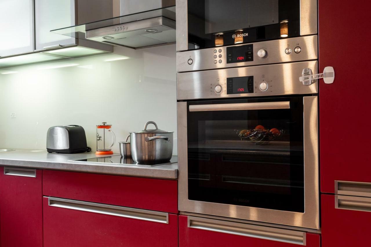 Days - Family 2bdr - Garage Parking - Balcony Apartment Prag
